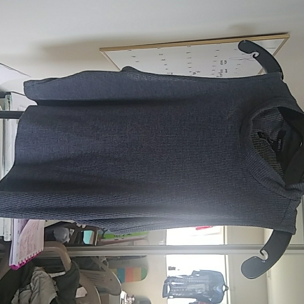 Grey crop top.